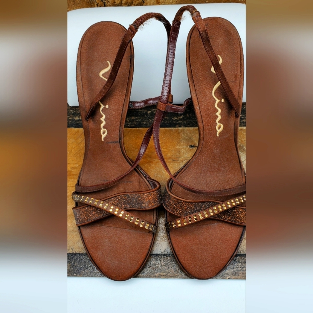 NWOT Nina chocolate satin rhinestone high heels sz 7.5